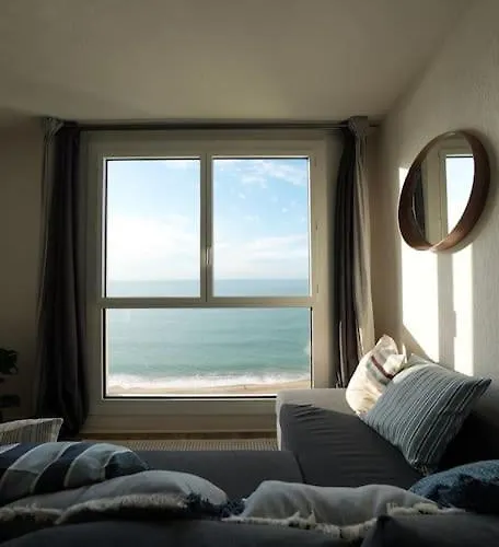 Amazing Cosy Studio With Ocean View & Pool